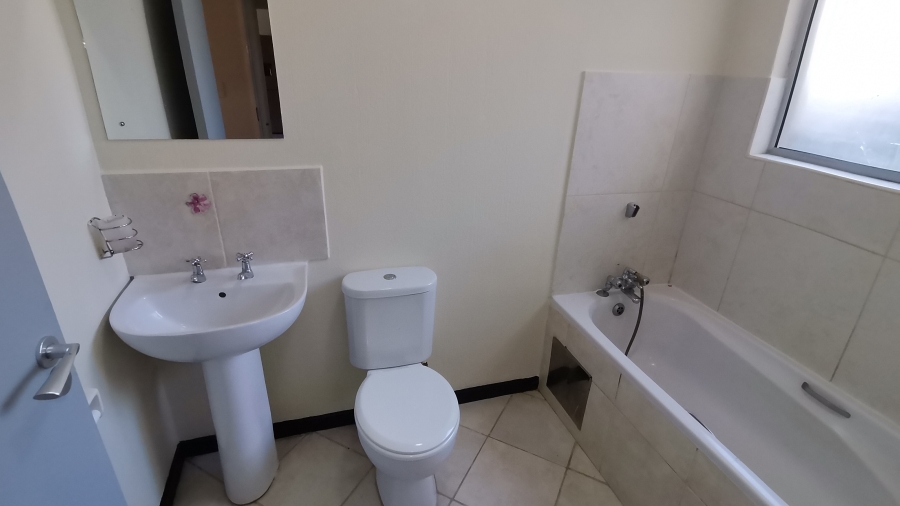 To Let 3 Bedroom Property for Rent in Beacon Bay Eastern Cape